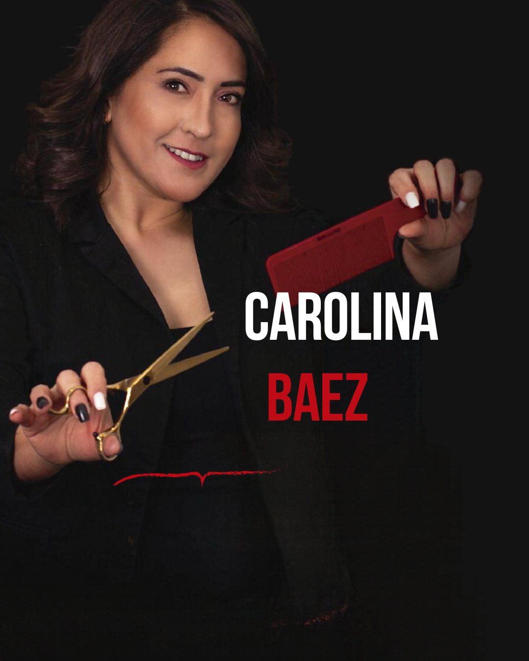 Carolina Baez con tijera y peinilla
